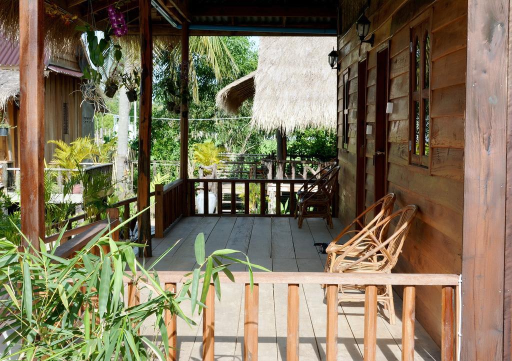 Fish Island Bungalows Kampot Exterior foto